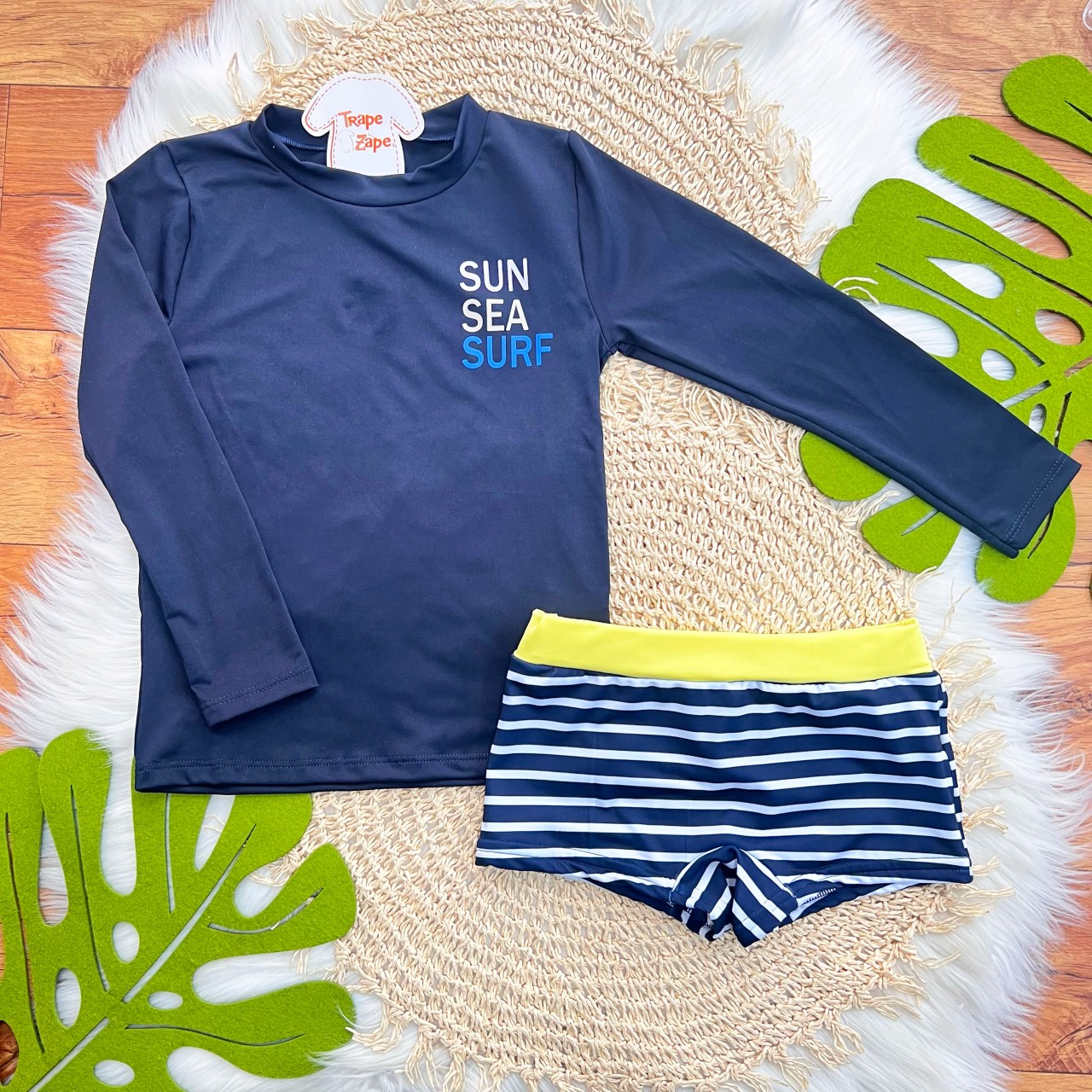 Conj. Blusa Sun,Sea, Surf com Proteção UV50+ e Sunga Listrada - Marinho e Verde Neon